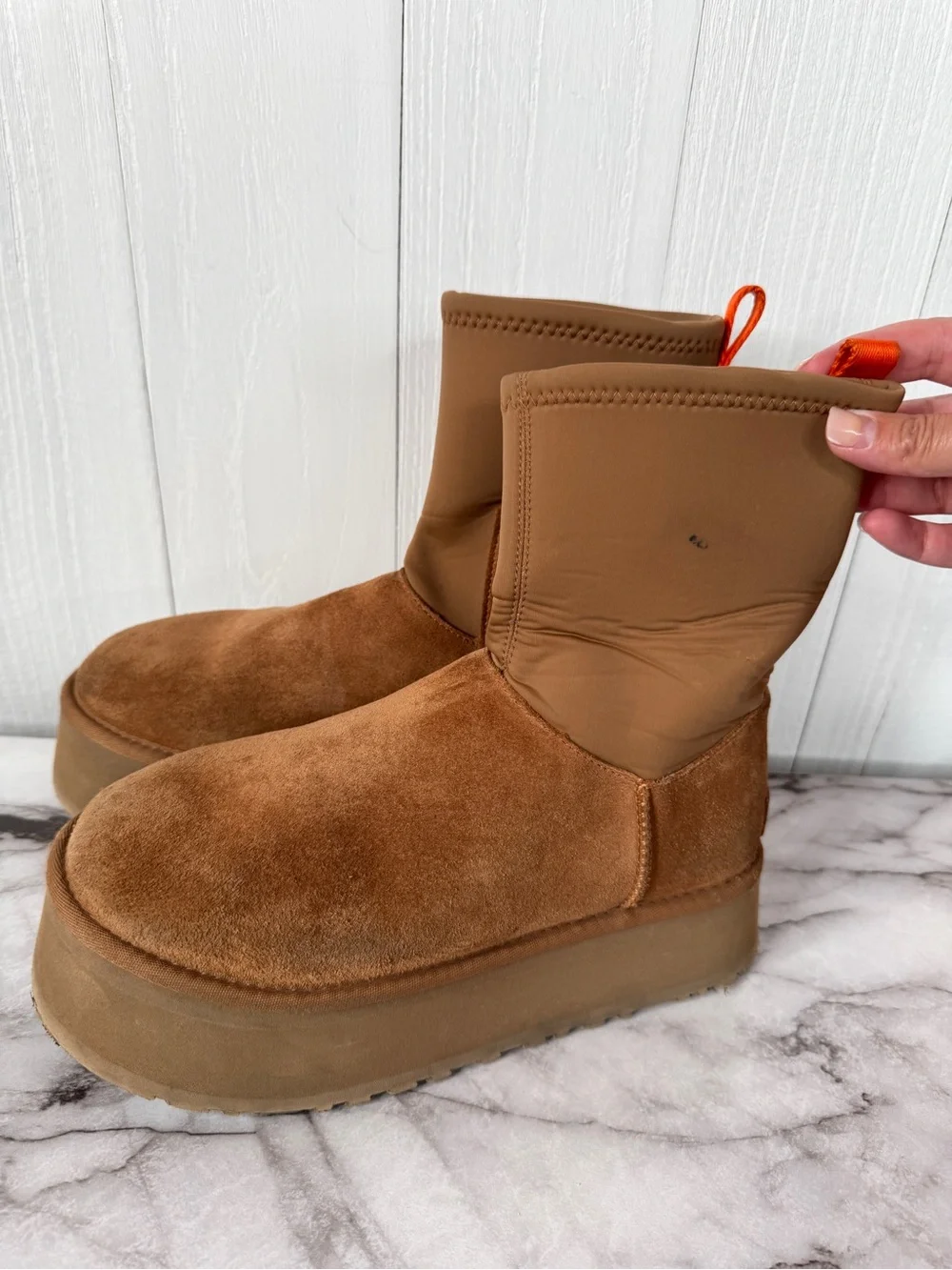 UGG Classic Dipper Platform Boots in Chestnut